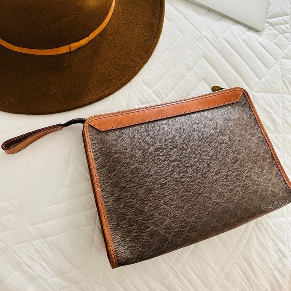 CELINE TRIOMPHE VINTAGE CANVAS & LEATHER CLUTCH BAG - Picture 3 of 9